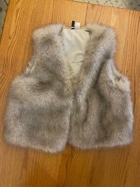 H&M Faux Fur Vest in Light Gray